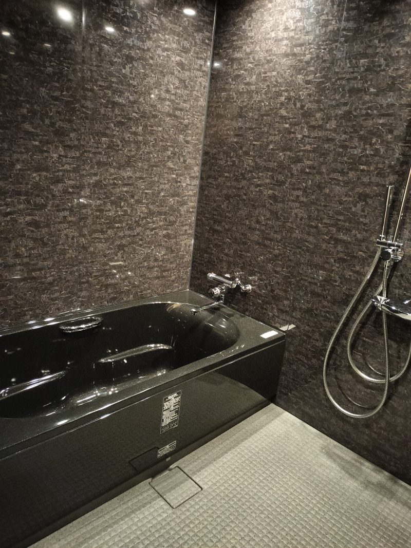 ホーム・ステイ椛NAGI三条京都　ラグジュアリーツイン　バスタブ