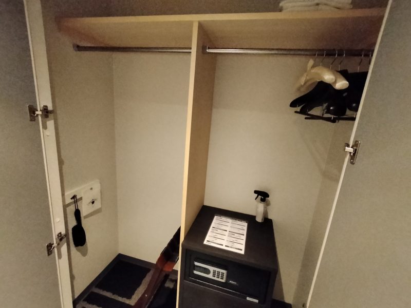 ホーム・ステイ椛NAGI三条京都　ラグジュアリーツイン　クローゼット