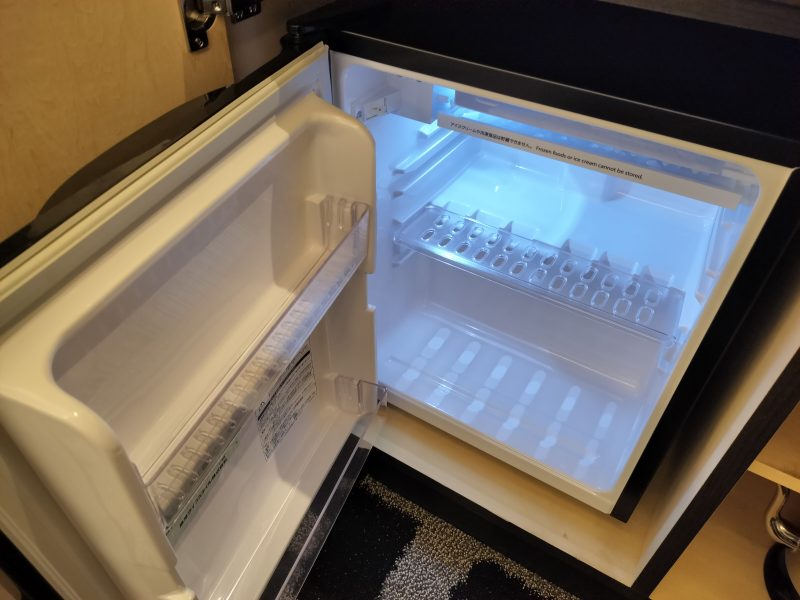 ホーム・ステイ椛NAGI三条京都　ラグジュアリーツイン　冷蔵庫