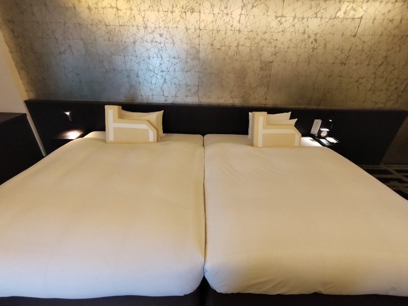 ホーム・ステイ椛NAGI三条京都　ラグジュアリーツイン　広い広いベッド