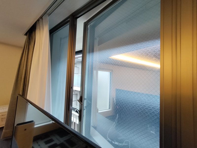 ホーム・ステイ椛NAGI三条京都
　ラグジュアリーツイン　大きな窓