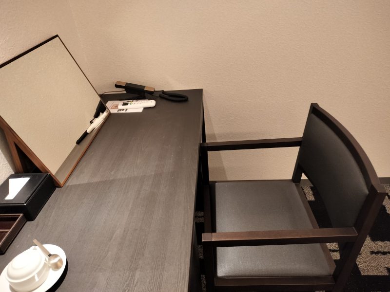 ホーム・ステイ椛NAGI三条京都　ラグジュアリーツイン　デスクセット