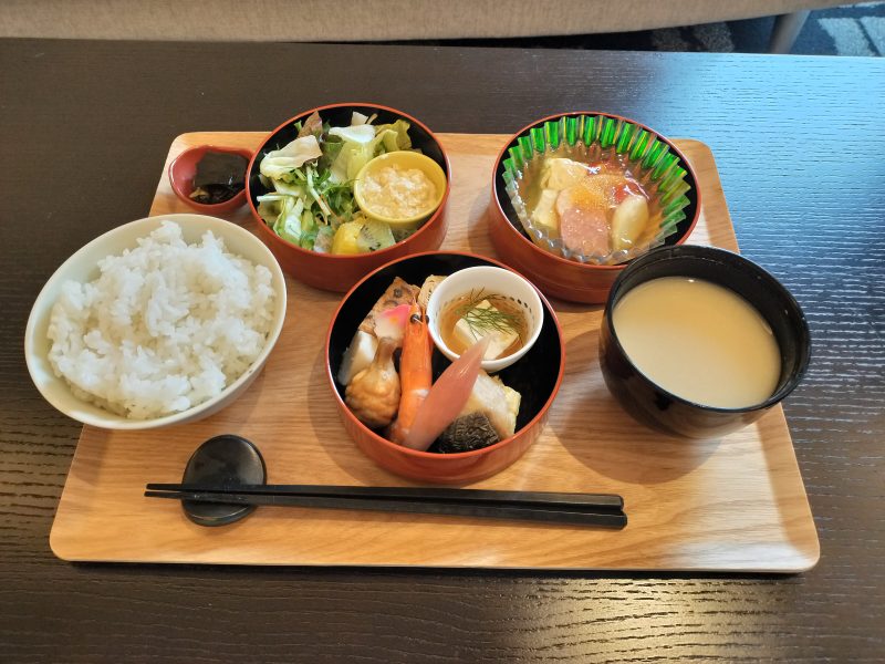 ホーム・ステイ椛NAGI三条京都　お重の朝食