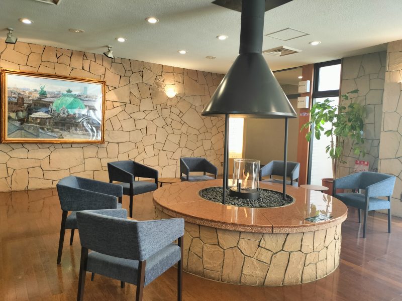 レイクオーツカ　ロビーにある暖炉スペース