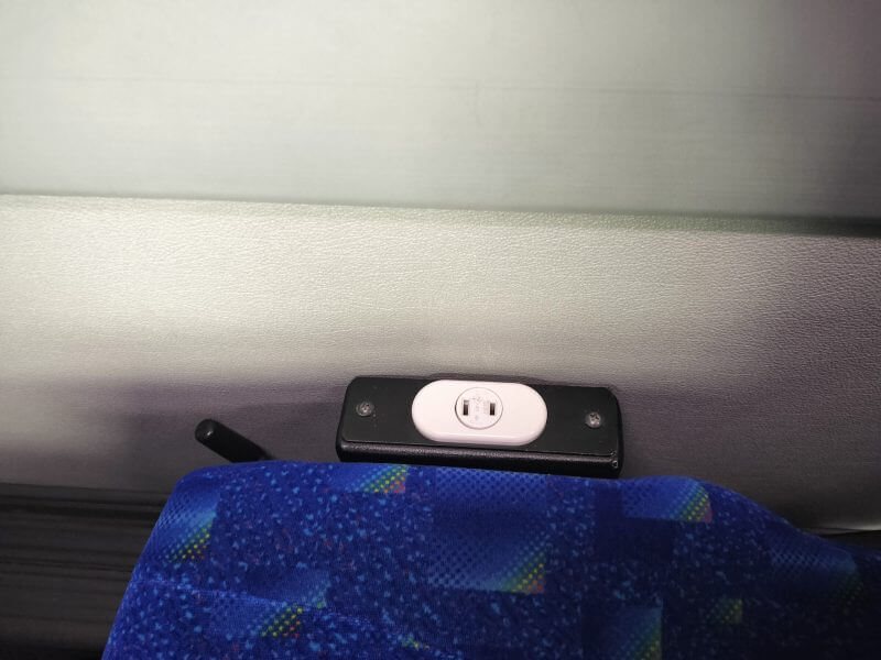 淡路への高速バス　電源、Wi-Fi