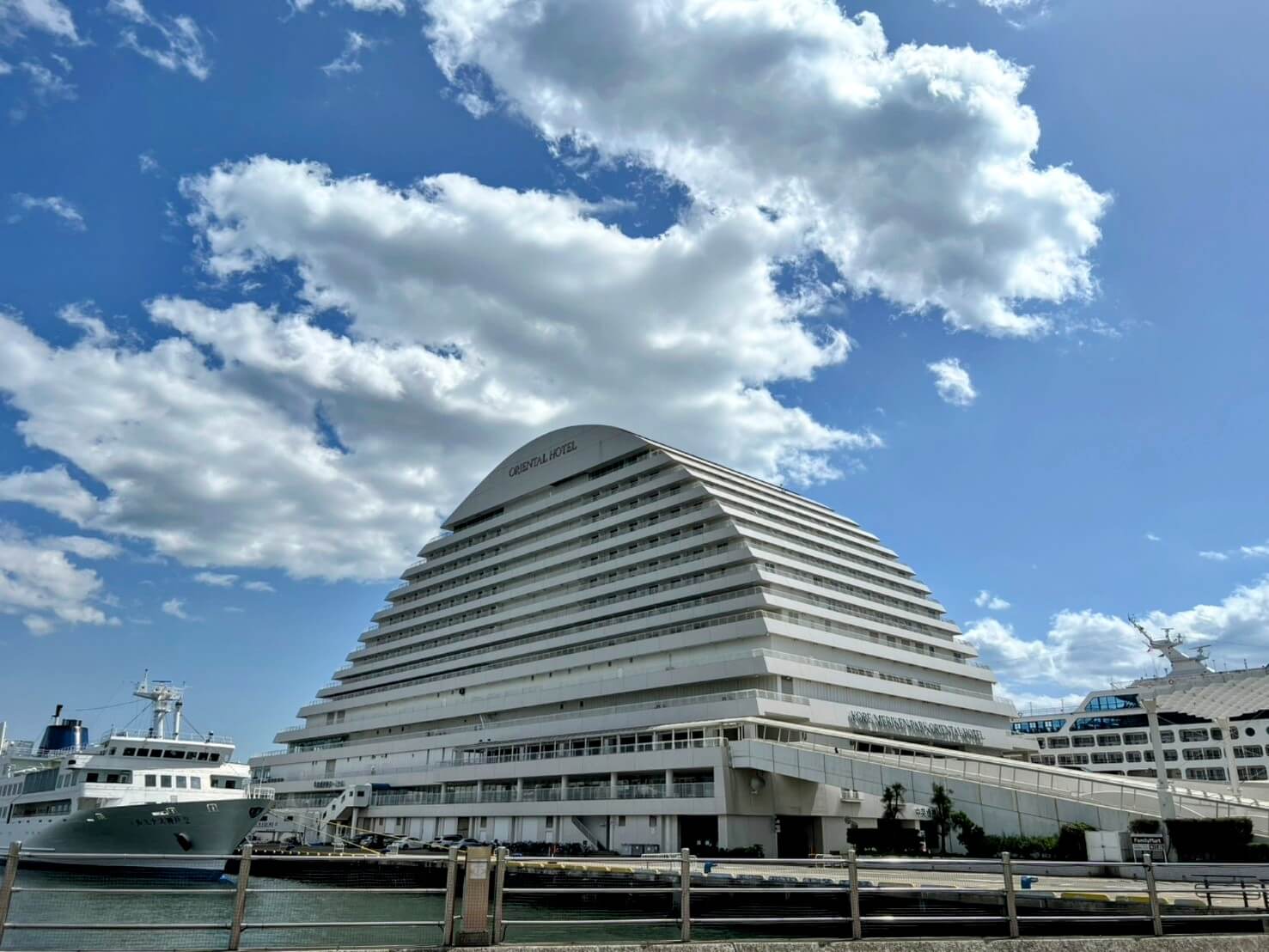 神戸メリケンパークオリエンタルホテルの外観