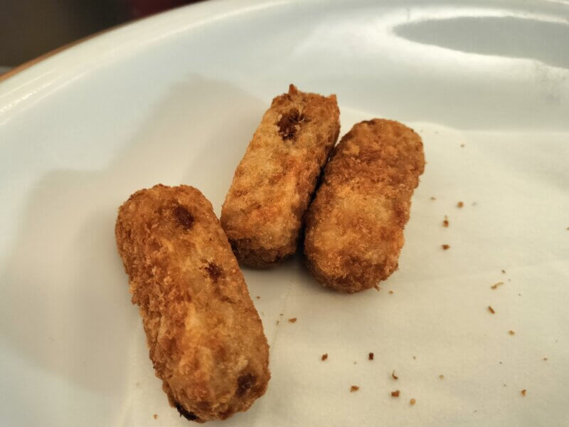 神戸メリケンパークオリエンタルホテルのエグゼクティブラウンジ　イブニングの神戸コロッケ