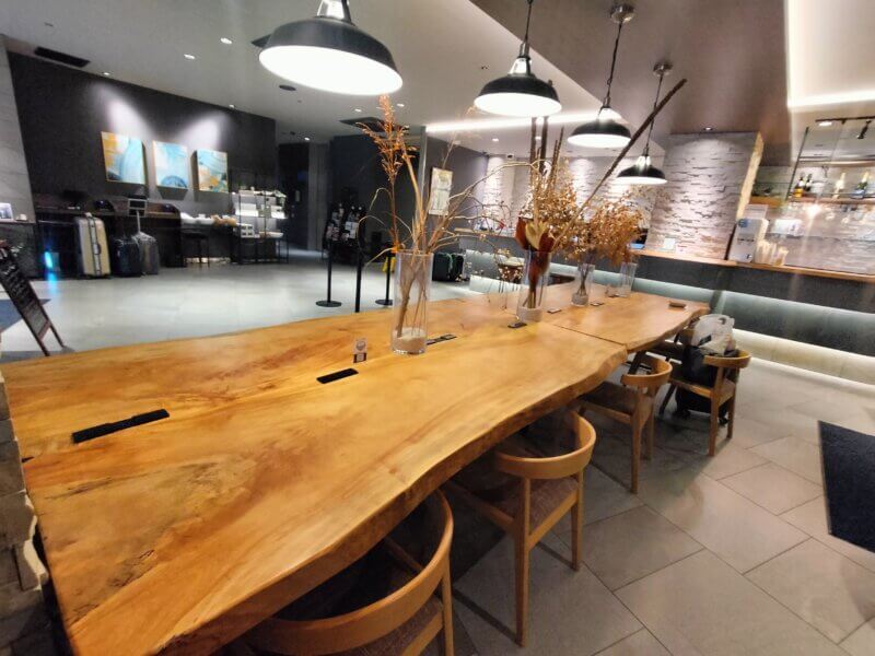 ホテルSUI神戸三宮のロビー フロント