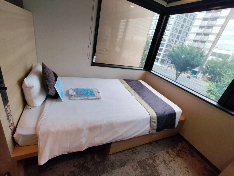 ザ・エディスターホテル京都二条Comic&Booksのコーナーシングルルームのベッド