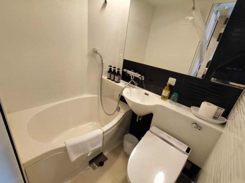 ザ・エディスターホテル京都二条Comic&Booksのコーナーシングルルーム バスルーム