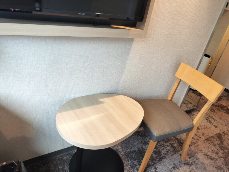 ザ・エディスターホテル京都二条Comic&Booksのコーナーシングルルーム テーブルセット