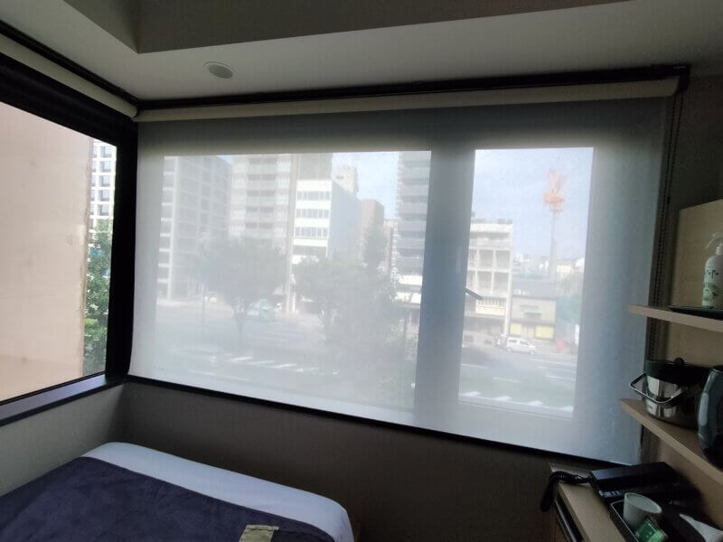 ザ・エディスターホテル京都二条Comic&Booksのコーナーシングルルーム カーテン