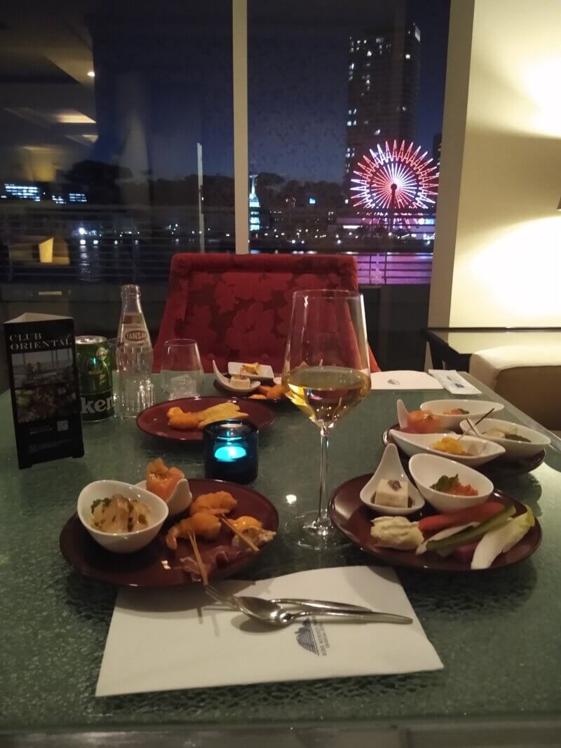 神戸メリケンパークオリエンタルホテルのエグゼクティブラウンジからの観覧車