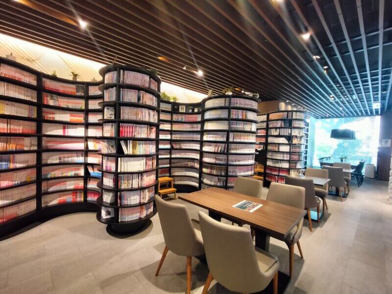 ザ・エディスターホテル京都二条Comic&Booksのロビーラウンジ