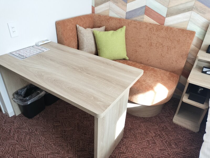 たびのホテル加古川のソファ、テーブル